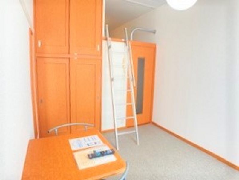 レオパレス三番町 寝室