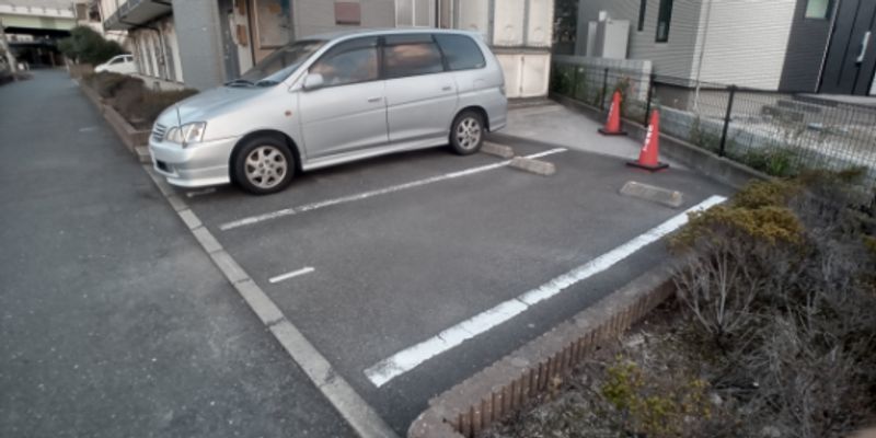 レオパレスサラバンド 駐車場