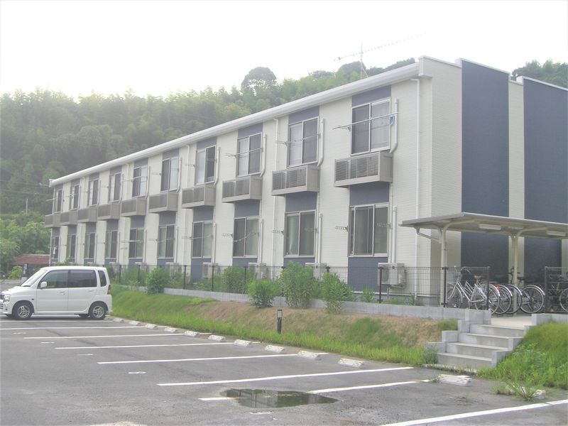 レオネクスト学 駐車場