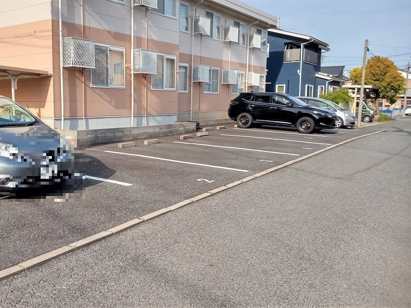 レオパレスＭＯＮ　ＲＥＶＥ 駐車場