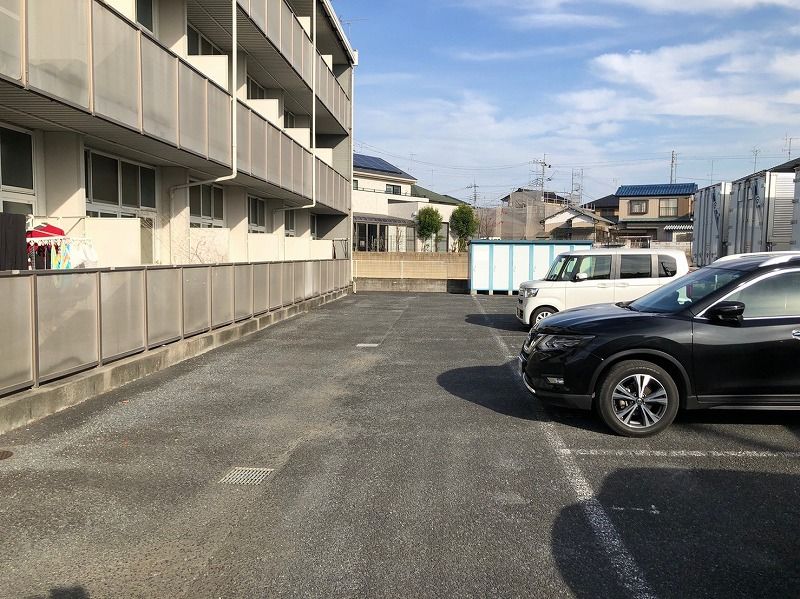 レオパレスＧＯＬＤ 駐車場