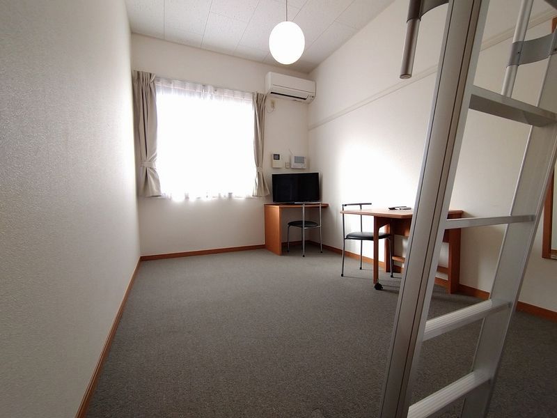 レオパレスＮＡＧＡＳＡＷＡ 居間