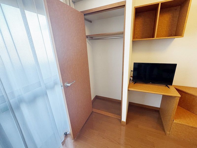 レオパレス西京 収納