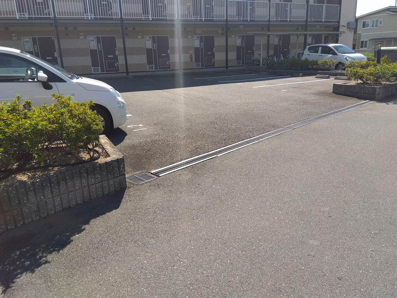 レオパレス宝殿 駐車場