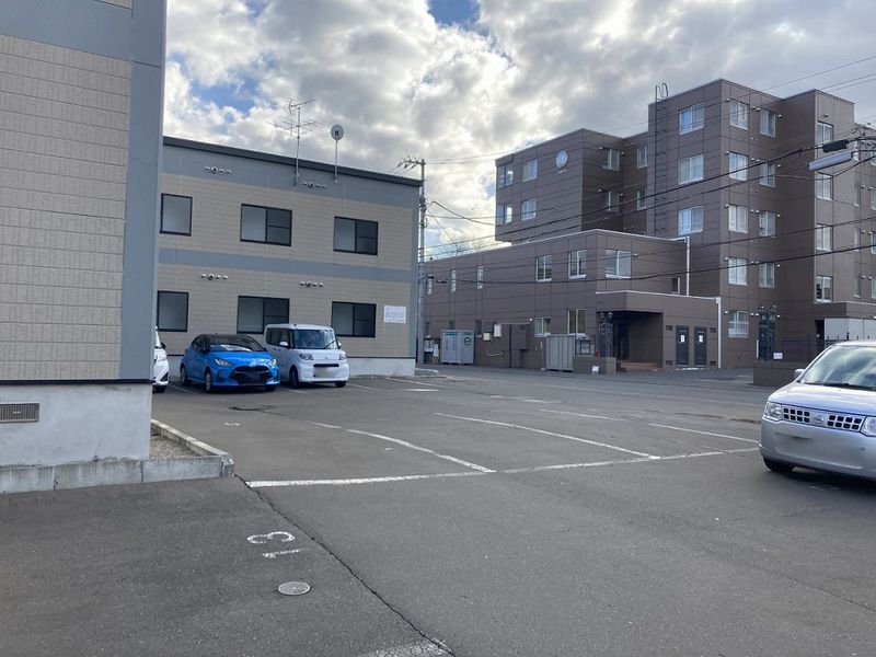 レオパレス東月寒 駐車場