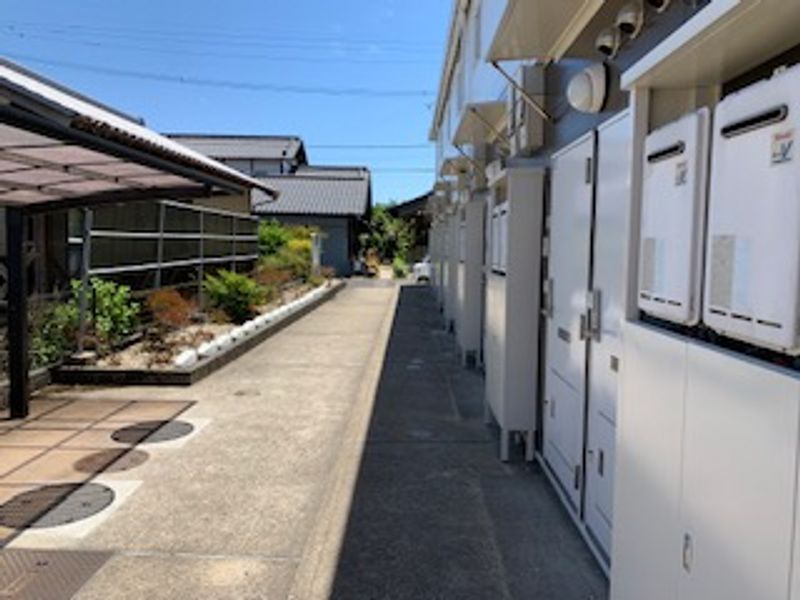 レオパレス８７４ エントランス