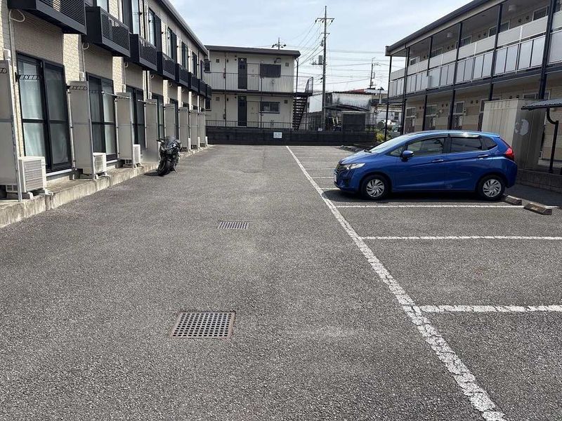 レオパレスバロンⅠ 駐車場