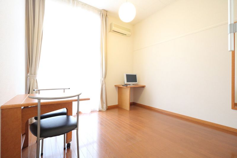 レオパレスＭＡＩＳＯＮ　ＪＵＲＡＫＵ 居間
