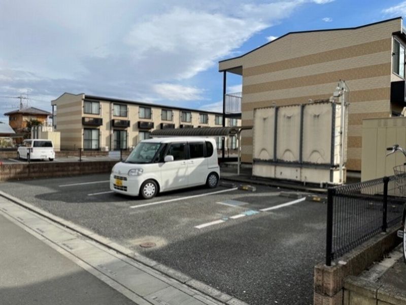 レオパレス小次郎 駐車場