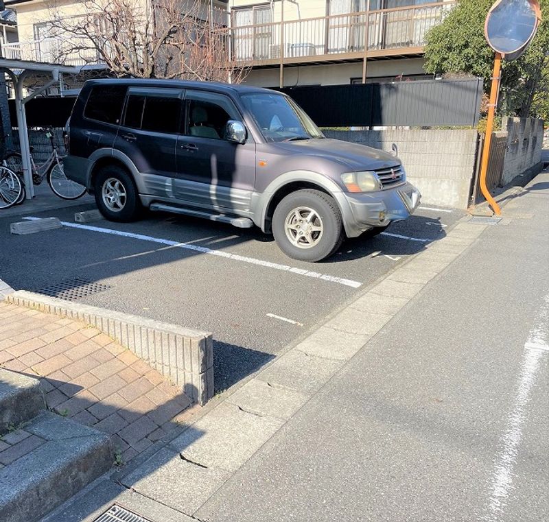 レオパレスコートサイド　ヴィラ 駐車場