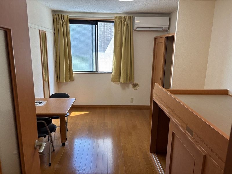 レオパレスオリーブハウスⅡ 居間