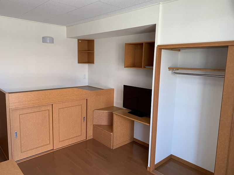 レオパレス若草 収納