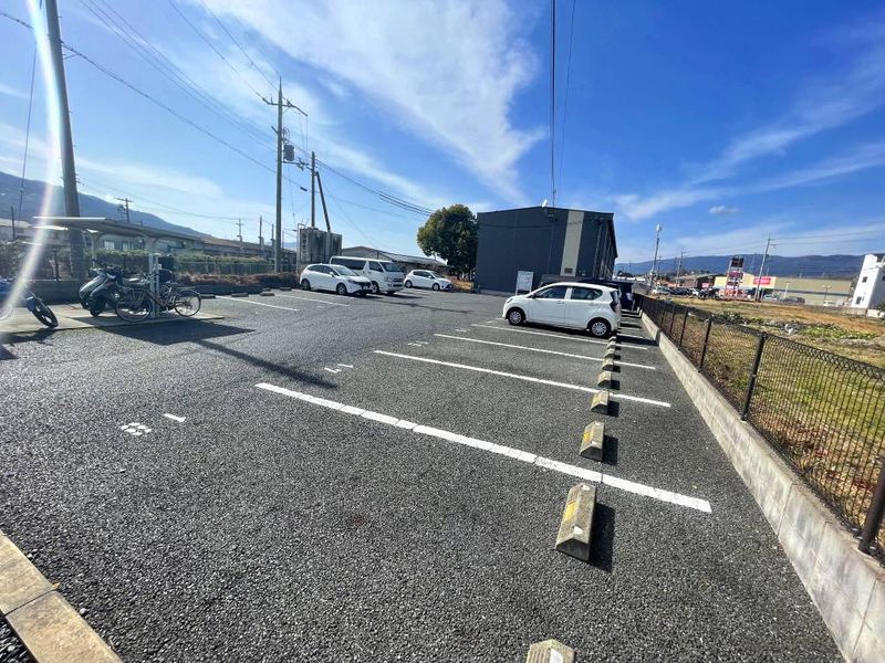 レオパレス橋本 駐車場
