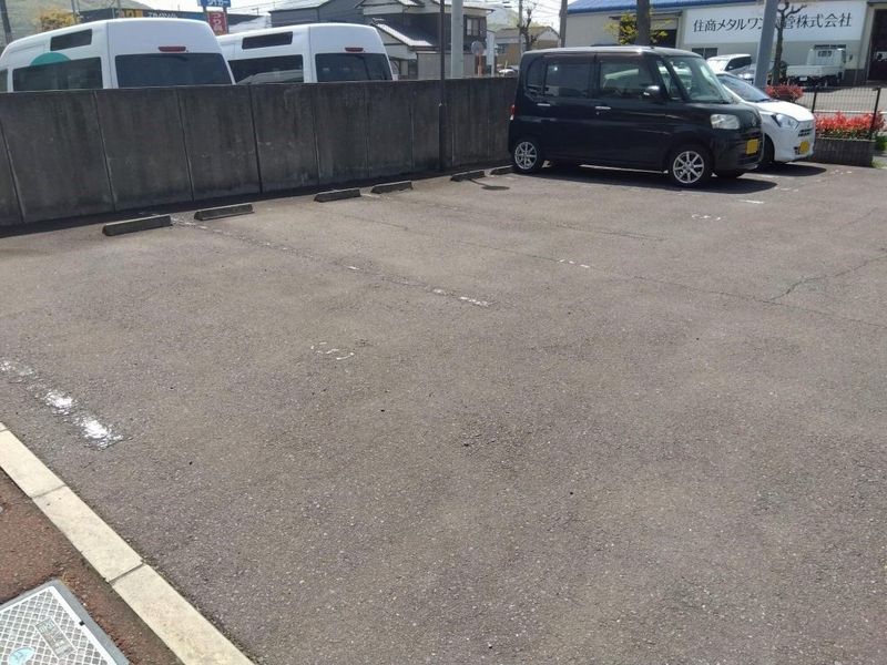 レオパレス中央町 駐車場