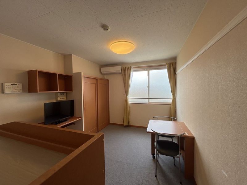 レオパレス成出ハイツ 居間