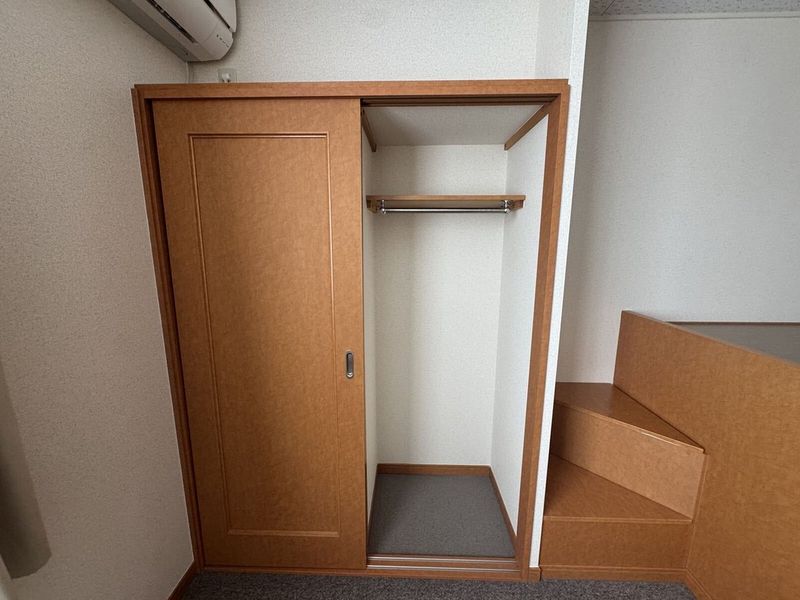 レオパレス北中江 収納