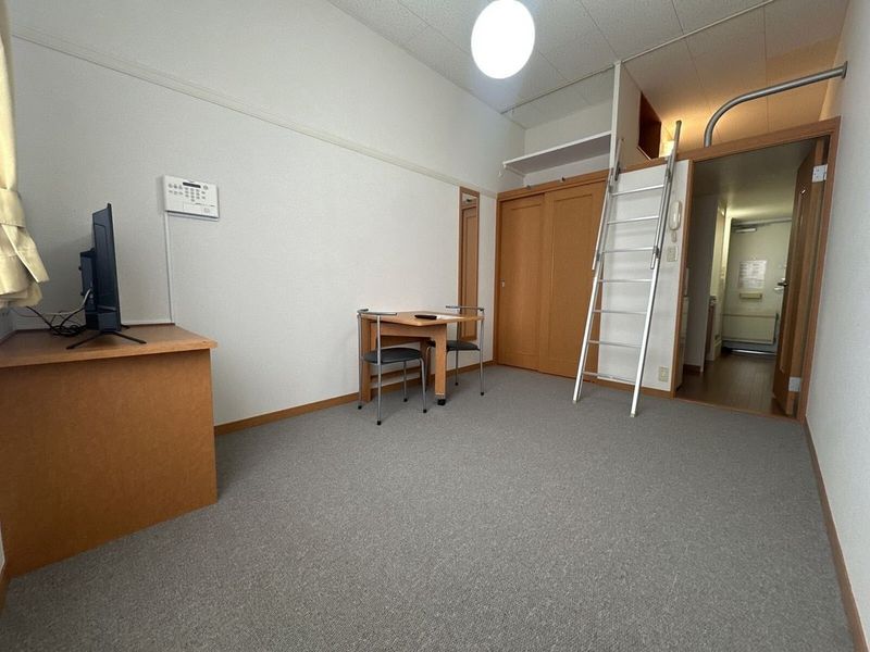 レオパレス富士見 居間