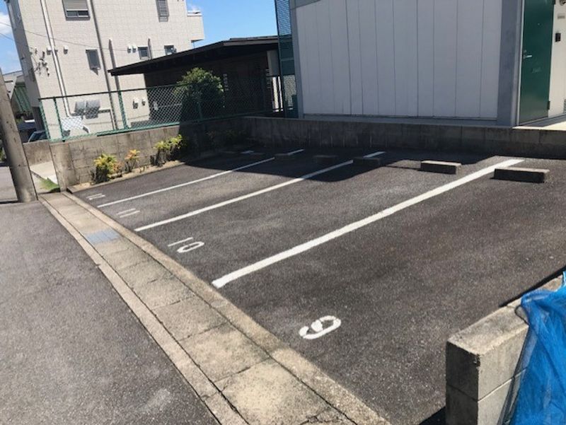 レオパレスミレニアム 駐車場