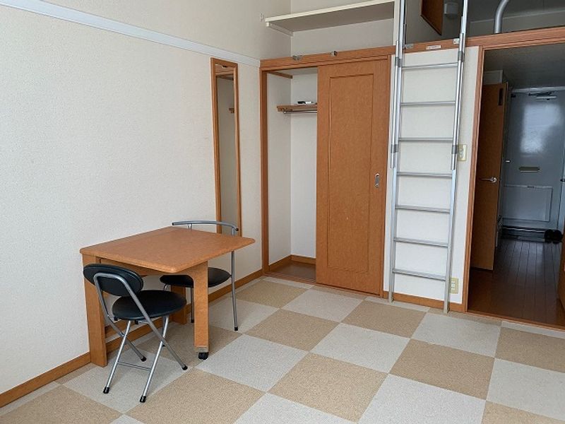 レオパレス吹上 居間