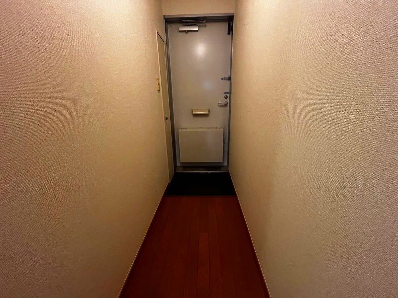 レオパレスウィング 玄関