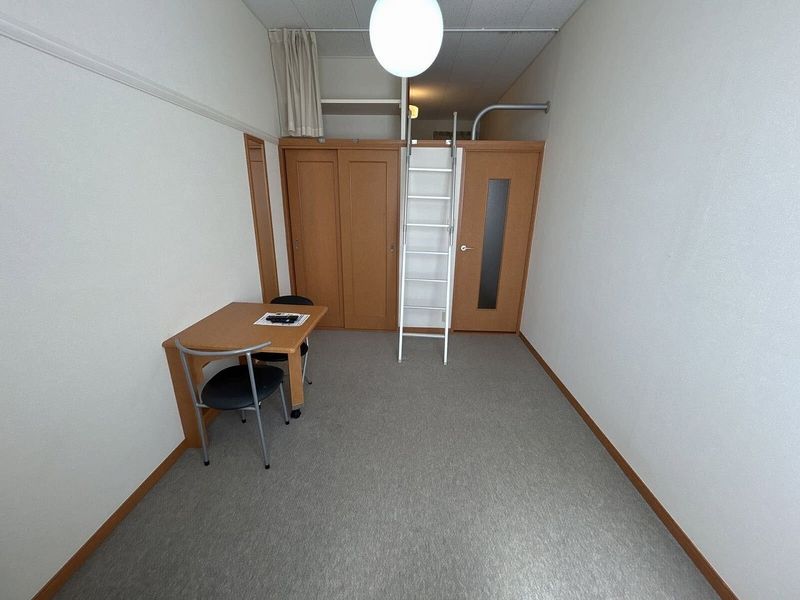 レオパレスホウセイ豊四季 居間