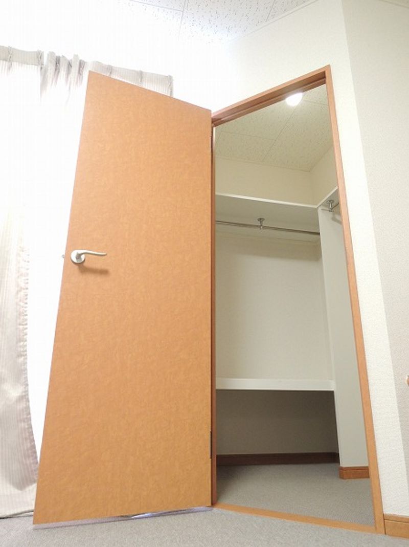 レオパレス南逆井 収納