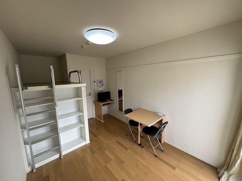 レオパレス竹松 寝室