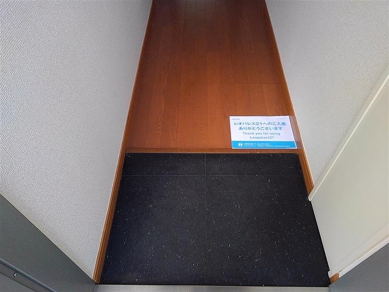 レオパレスエスユー 玄関