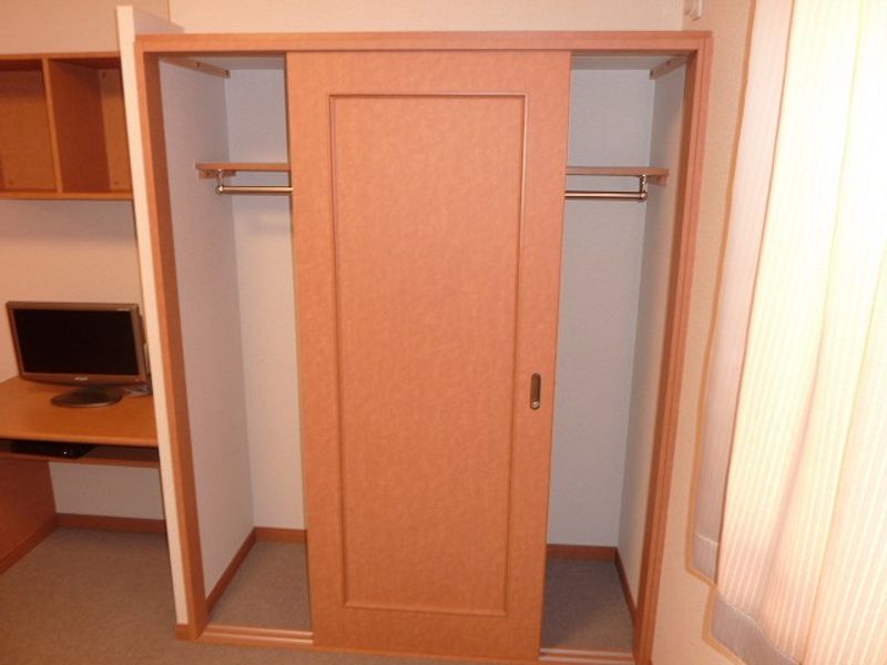 レオパレスラルク 収納