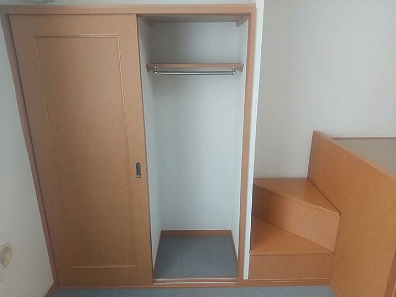 レオパレスウエストグリーンリバー 収納