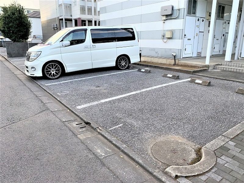 レオパレスアイビー 駐車場