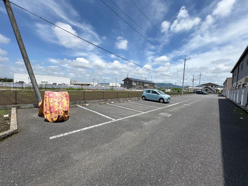 レオパレスアイⅡ 駐車場