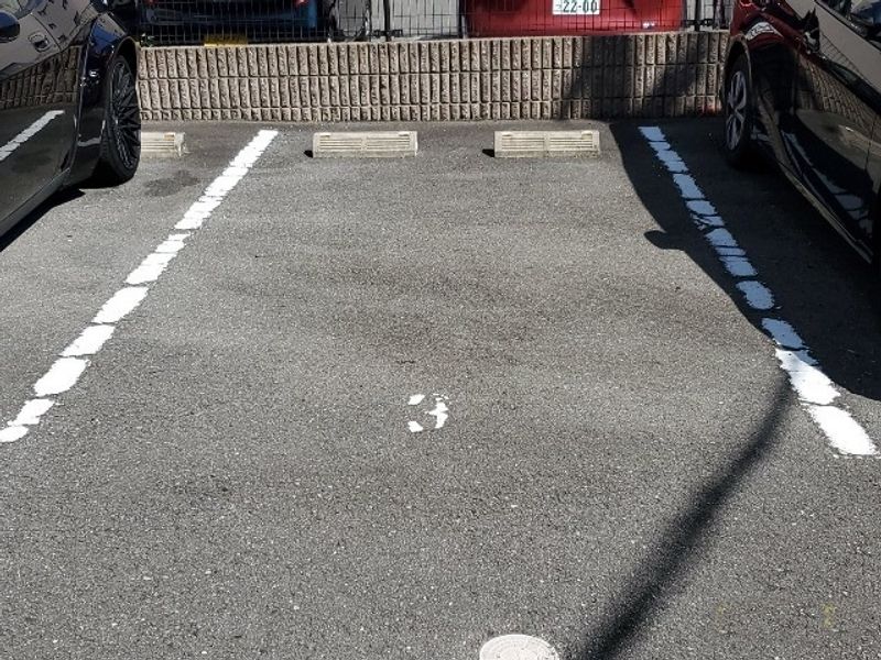 レオパレススプルース 駐車場