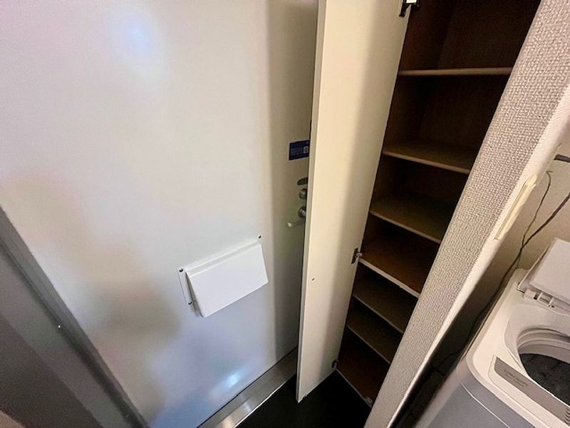 レオパレスなのはな 玄関