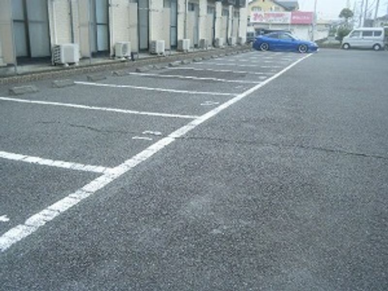 レオパレスフィリアＡ 駐車場