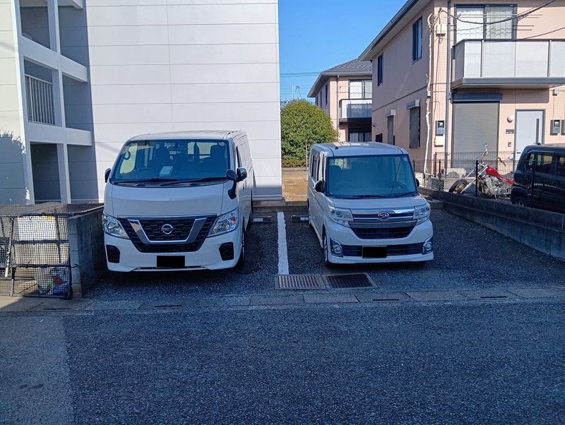 レオパレスサンハイムⅢ 駐車場