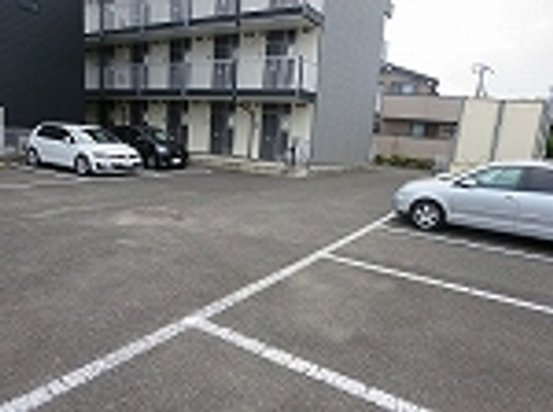 レオパレスＴｏｗａｎｉ 駐車場