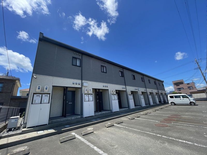 レオパレスセレッソ静波 外観