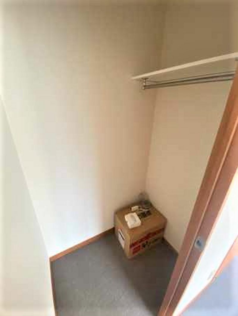 レオパレステラスつばさ 収納