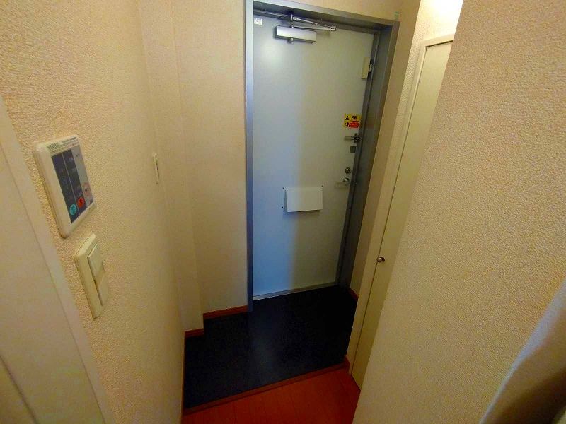 レオパレスプランタンソレイユ 玄関