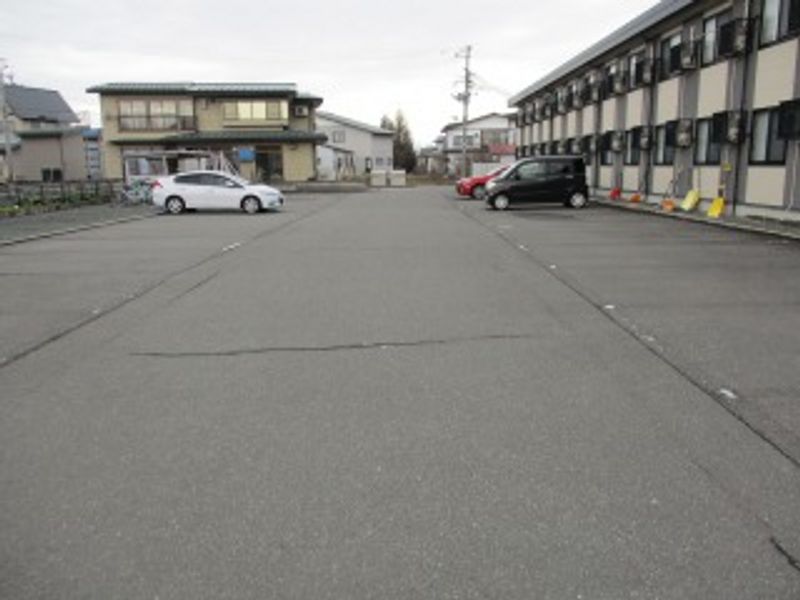 レオパレスメゾンド　花沢 駐車場