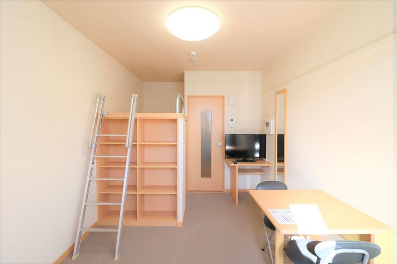 レオパレス今屋敷 居間