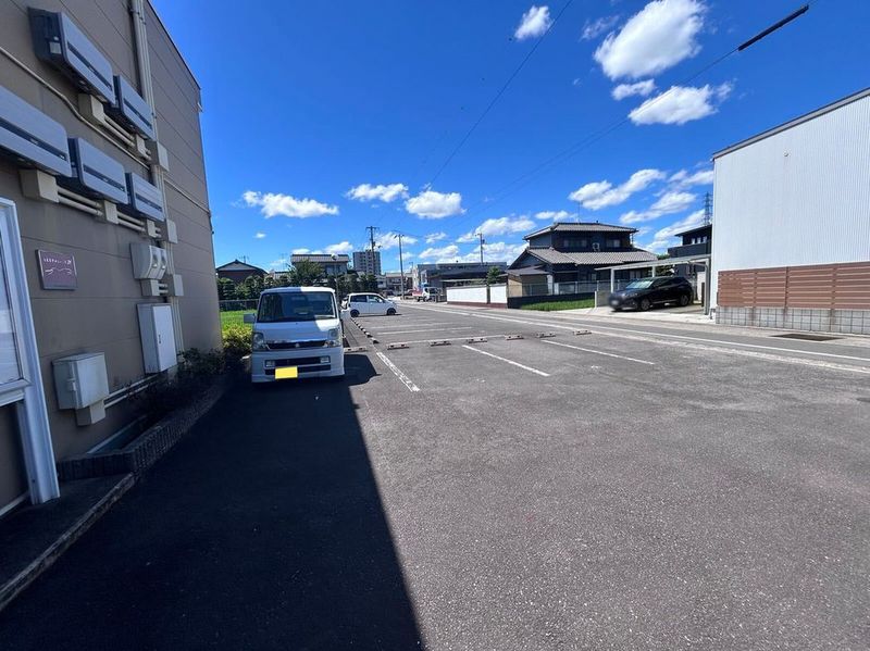 レオパレスＶｉｎｇｈｔＳｉｘ 駐車場