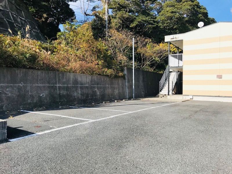 レオパレスサーフサイドダイゴ 駐車場