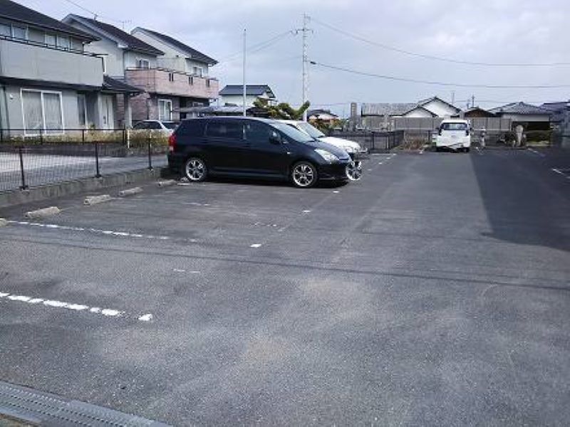 レオパレスＴⅡ 駐車場