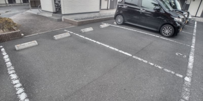 レオパレスシャルム宝 駐車場