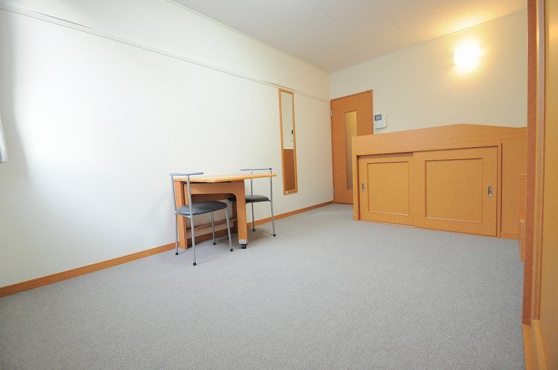 レオパレスオアシス 居間