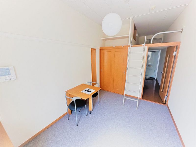 レオパレスサンリバー 居間