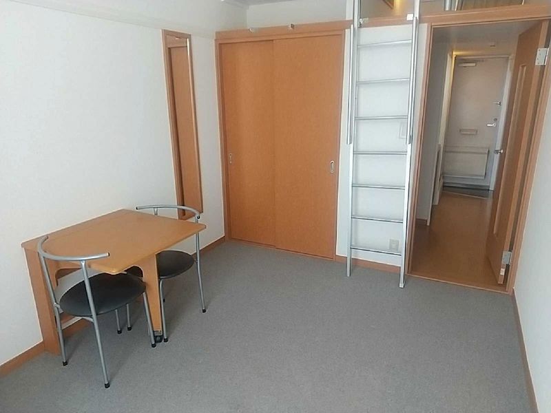 レオパレスクレール 居間