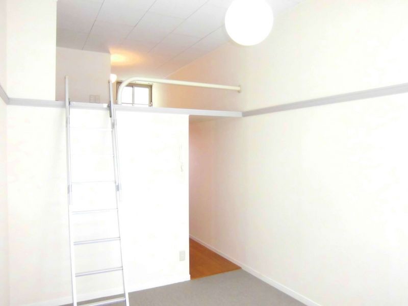 レオパレスフルハシ 居間